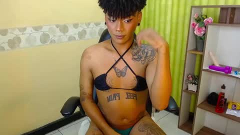 Snapshot of aaronbakers chatting on January 2025 07:39:01 AM im NiallDun online show from January 2025 07:39:01 AM