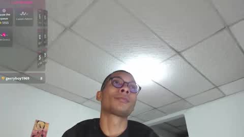 Heyy my name is Aaron online show from November 2025 04:46:02 AM