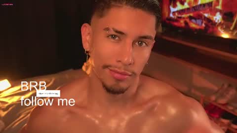 Snapshot of aaronfox_ chatting on June 2026 01:21:01 AM AARON online show from June 2026 01:21:01 AM