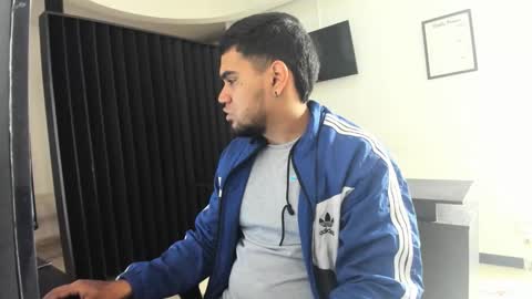 ig aaron hunter123 online show from March 2026 01:33:01 PM