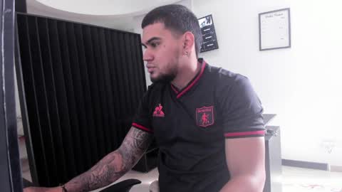 ig aaron hunter123 online show from April 2026 01:44:02 PM