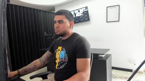 ig aaron hunter123 online show from April 2026 03:28:01 PM