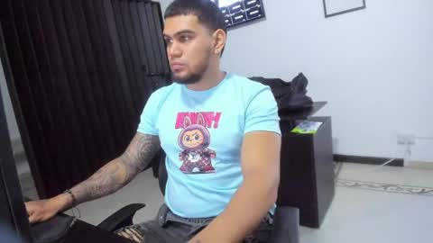 ig aaron hunter123 online show from April 2026 10:19:02 PM