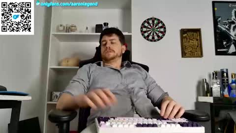 Aaron  online show from November 2025 09:15:01 PM