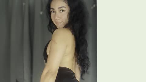 Snapshot of abbi_moon chatting on May 2026 01:38:02 PM Martina online show from May 2026 01:38:02 PM