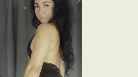 Snapshot of abbi_moon chatting on May 2026 01:06:01 PM Martina online show from May 2026 01:06:01 PM
