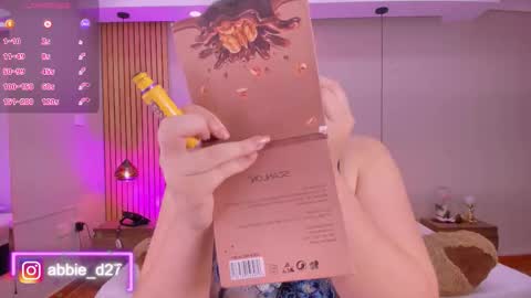 Abbie Edmond  online show from January 2026 04:04:01 AM