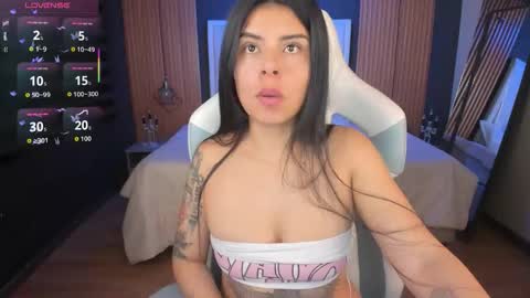 abby_fox7 online show from October 2025 02:41:01 PM