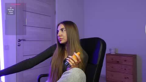 ABBY LAKER online show from September 2025 05:04:01 PM