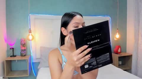 Abby Dixon  online show from November 2025 02:27:01 PM