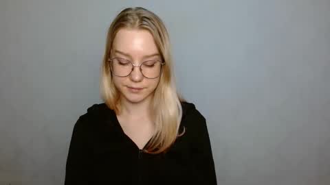 Snapshot of abbymoore__ chatting on January 2025 01:05:01 PM Abby Lovense is active online show from January 2025 01:05:01 PM