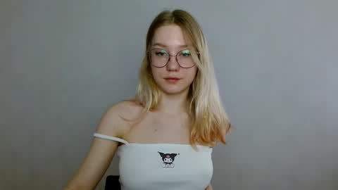 Snapshot of abbymoore__ chatting on March 2025 09:17:02 AM Abby Lovense is active online show from March 2025 09:17:02 AM