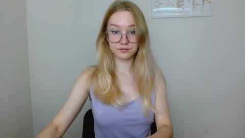 Snapshot of abbymoore__ chatting on September 2025 09:22:02 AM Abby Lovense is active online show from September 2025 09:22:02 AM