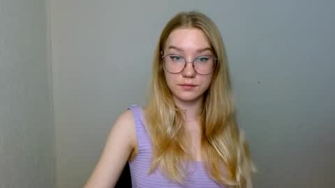 Abby Lovense is active online show from November 2025 12:16:02 PM
