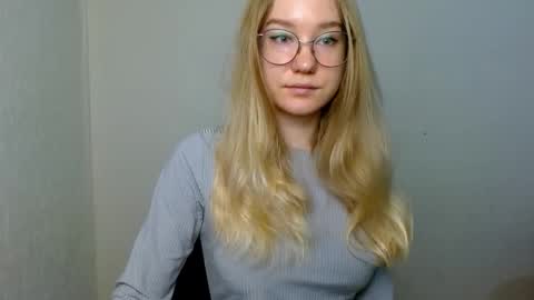 Abby Lovense is active online show from November 2025 09:34:01 AM