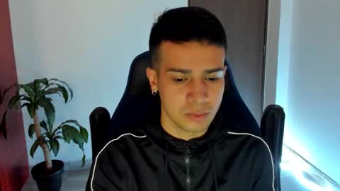 Independence model AbelAsburgo online show from October 2025 10:49:01 AM