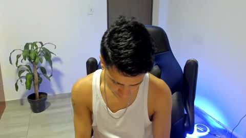 Independence model AbelAsburgo online show from December 2025 02:20:01 AM