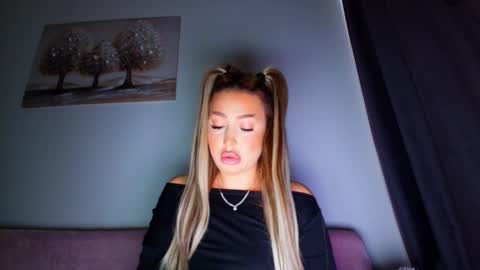 Snapshot of abella_soleill chatting on February 2026 06:34:01 AM abella_soleill online show from February 2026 06:34:01 AM