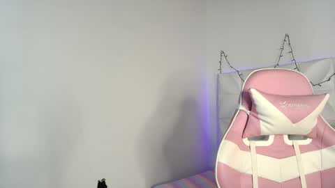 Abril  online show from November 2025 11:42:02 AM