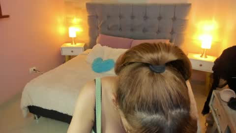 Snapshot of abril_777 chatting on June 2026 11:20:01 PM Abril 777 online show from June 2026 11:20:01 PM