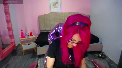 abril_ch_ online show from September 2025 10:37:01 AM