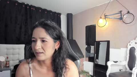 Snapshot of abril_riios chatting on July 2026 03:57:02 AM Abril online show from July 2026 03:57:02 AM
