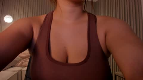 Snapshot of abrilbloom_ chatting on May 2026 03:02:02 AM abril online show from May 2026 03:02:02 AM