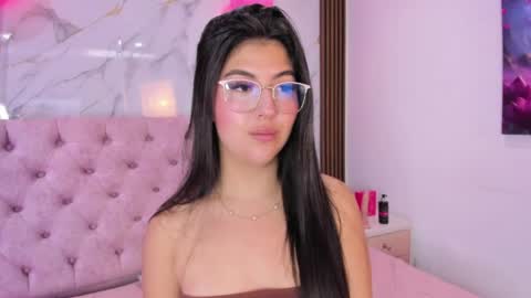Snapshot of abrilquintana chatting on April 2026 11:45:02 AM Abril online show from April 2026 11:45:02 AM