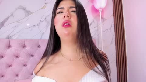 Snapshot of abrilquintana chatting on May 2026 11:37:01 AM Abril online show from May 2026 11:37:01 AM