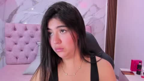 Snapshot of abrilquintana chatting on May 2026 04:04:02 PM Abril online show from May 2026 04:04:02 PM