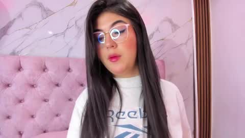 Snapshot of abrilquintana chatting on May 2026 11:39:02 AM Abril online show from May 2026 11:39:02 AM