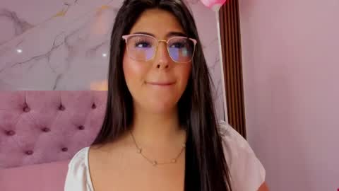 Snapshot of abrilquintana chatting on May 2026 11:38:01 AM Abril online show from May 2026 11:38:01 AM
