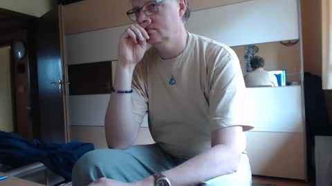 Snapshot of ach471 chatting on December 2024 09:28:01 AM ach471 online show from December 2024 09:28:01 AM