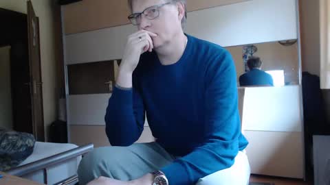 Snapshot of ach471 chatting on December 2024 10:00:02 AM ach471 online show from December 2024 10:00:02 AM