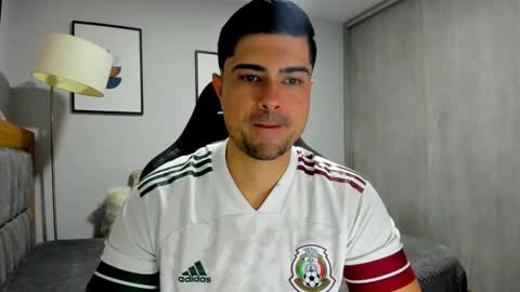 adam clarke online show from November 2025 08:58:02 AM