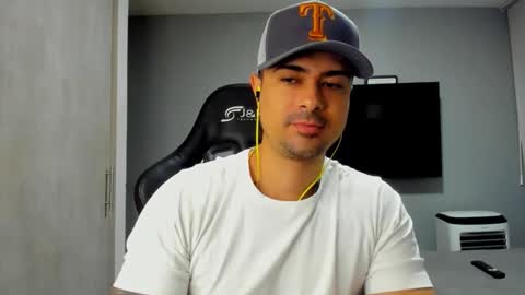 Snapshot of adam_clarke chatting on February 2026 04:13:02 AM adam clarke online show from February 2026 04:13:02 AM