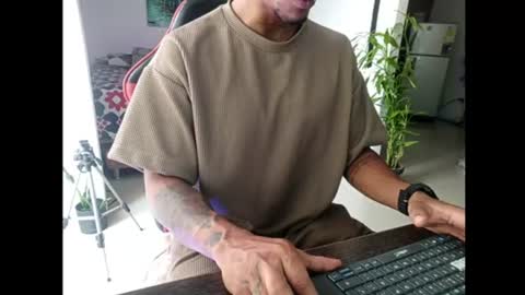 Snapshot of adam_valencia chatting on June 2026 03:49:02 PM Adam Valencia online show from June 2026 03:49:02 PM