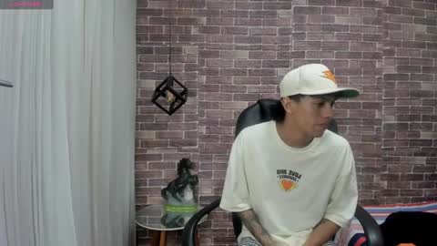 Snapshot of adamcoox chatting on December 2024 05:31:02 AM Adam online show from December 2024 05:31:02 AM