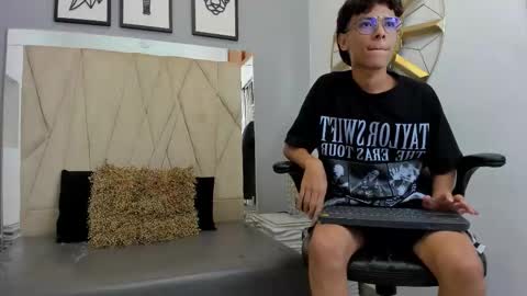 Snapshot of adams_bobby chatting on October 2025 12:19:02 PM Adams Bobby online show from October 2025 12:19:02 PM