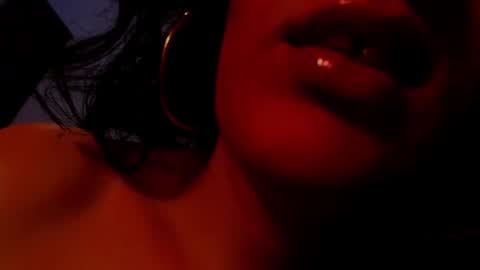 amy        online show from January 2025 09:43:01 PM