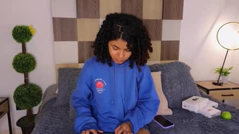 Andrea online show from February 2025 12:01:02 PM