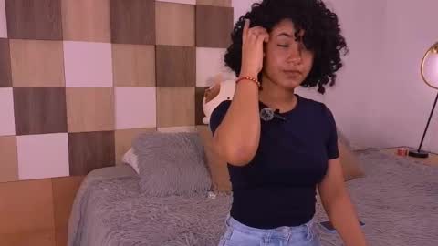 Andrea online show from December 2025 03:31:01 PM