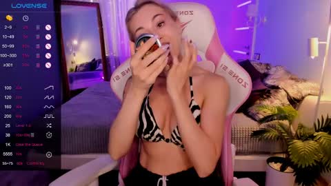 Snapshot of adeleroberts chatting on June 2026 02:01:02 AM Adele online show from June 2026 02:01:02 AM