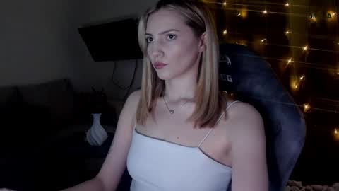 Snapshot of adeleshinem chatting on January 2025 05:48:02 AM Adele Shine online show from January 2025 05:48:02 AM