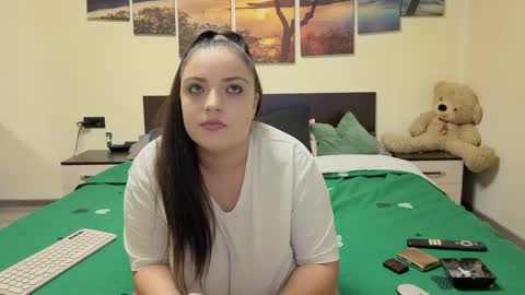 Adellineee online show from April 2026 09:12:02 PM