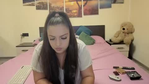 Adellineee online show from April 2026 09:15:01 PM