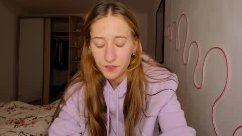 Snapshot of adellqueen chatting on May 2026 09:44:02 PM Adell online show from May 2026 09:44:02 PM