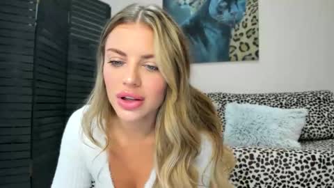 Adriana online show from October 2025 11:07:02 AM