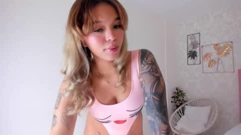 Adriana online show from October 2025 12:22:02 PM