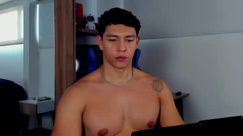 Snapshot of adrian_del_mar chatting on May 2026 09:43:01 PM Adrian del Mar online show from May 2026 09:43:01 PM